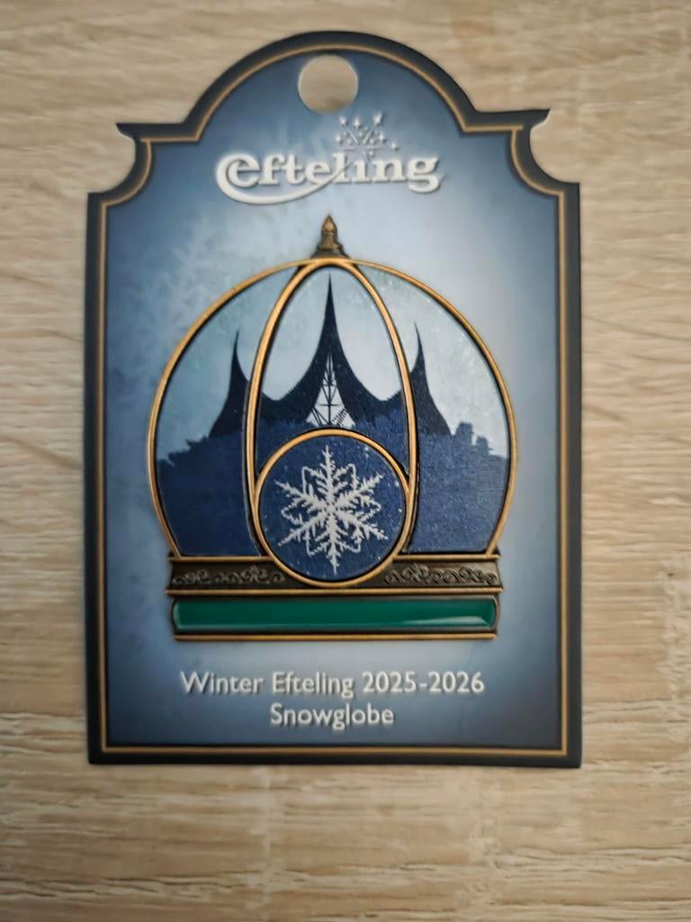 Efteling Winter Efteling 2025-2026 Snowglobe Pin, Verzamelen, Efteling, Ophalen of Verzenden