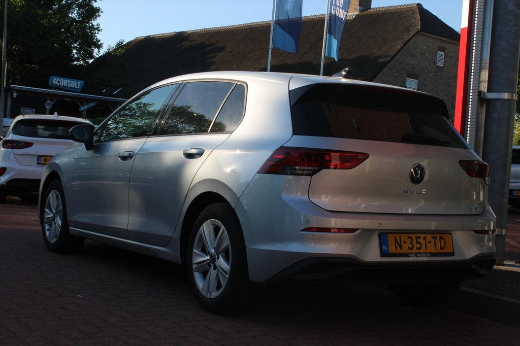 VOLKSWAGEN Golf 1.0 eTSI Hybride *Life* | Carplay | Adaptive, Automaat, Stof, Gebruikt, Bedrijf