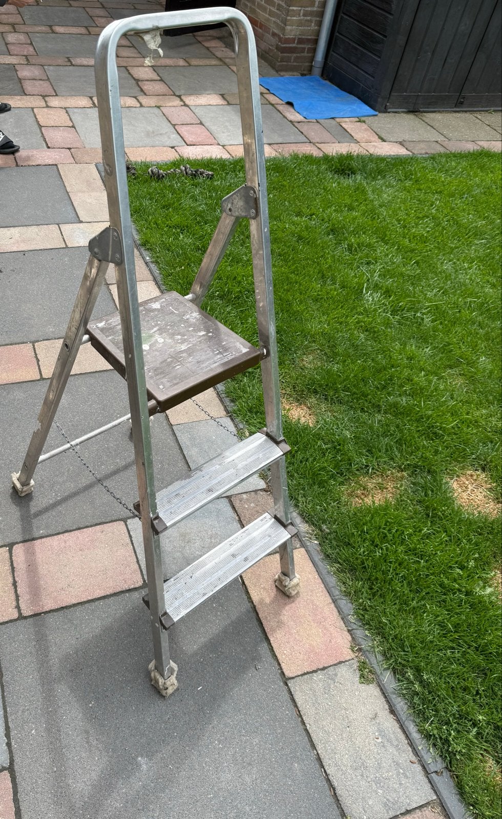Stevige aluminium trap met 3 treden en plateau, Doe-het-zelf en Verbouw, Ladders en Trappen, Ophalen, Gebruikt, Trap, Opvouwbaar of Inschuifbaar