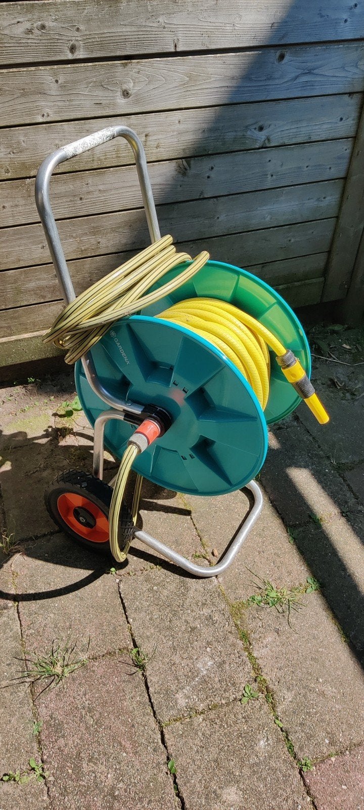 Gardena haspel met tuinslang, Ophalen, Zo goed als nieuw, Tuinslang