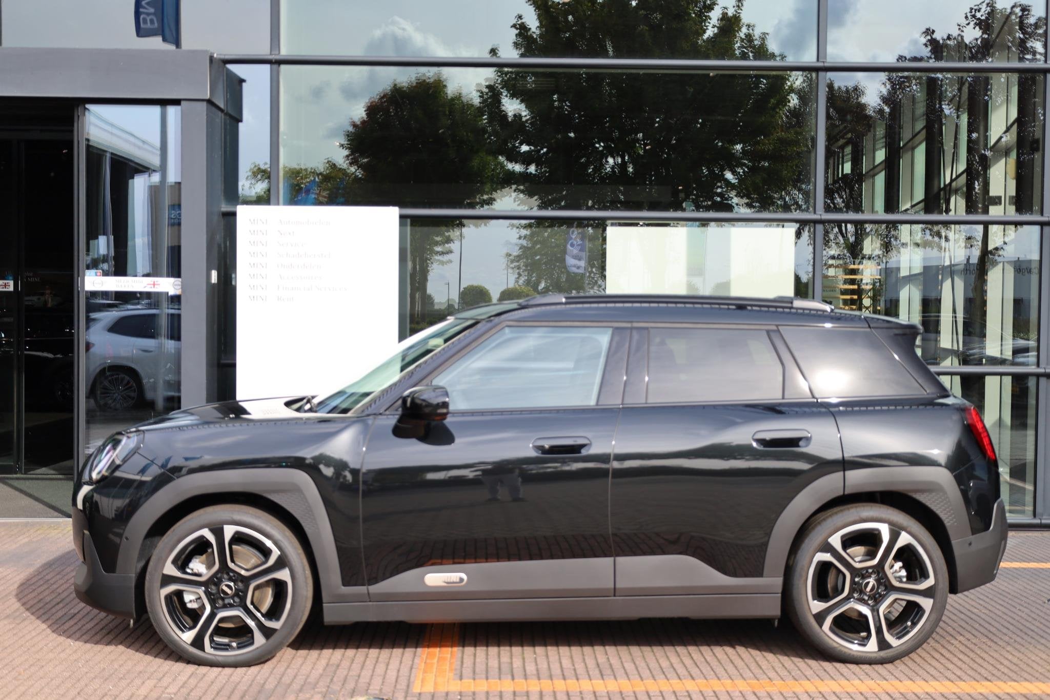 MINI Aceman SE Favoured Trim | Pakket M, Auto's, Zwart, 218 pk, Nieuw, SUV of Terreinwagen