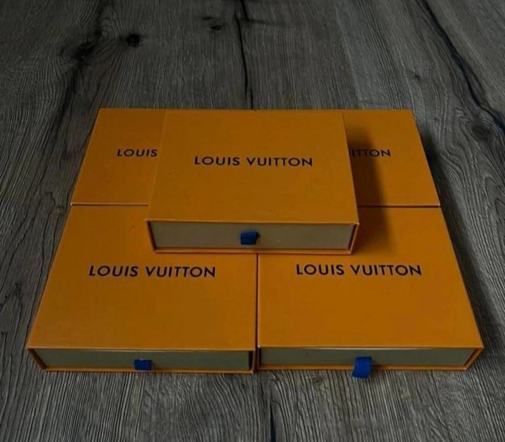 Lv portomonne, Doos, 100 cm of meer, 60 cm of meer, Minder dan 35 cm