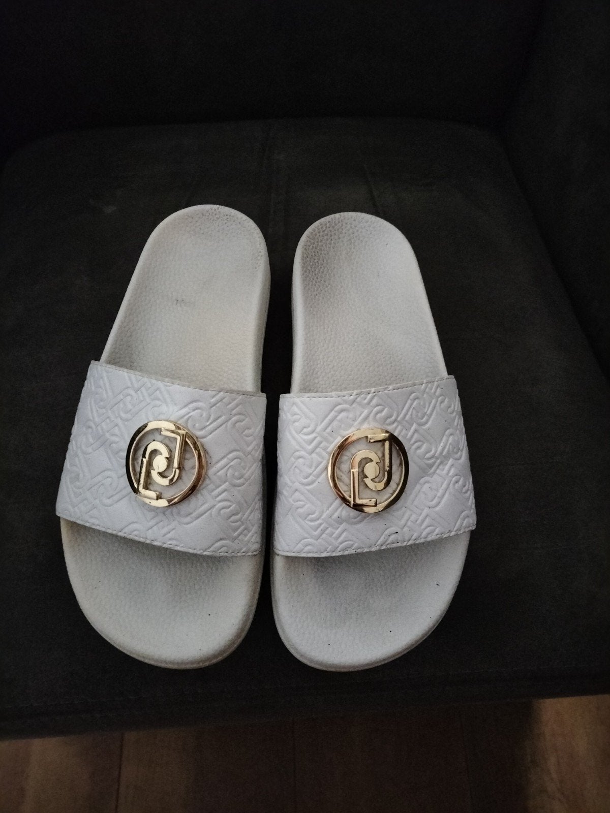 Liu Jo slippers maat 38, Kleding | Dames, Schoenen, Ophalen of Verzenden, Zo goed als nieuw