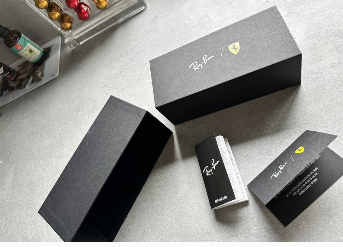 Ray-Ban brillenkoker = karton doosje Ferrari, Ophalen of Verzenden, Nieuw, Zwart, Ray-Ban