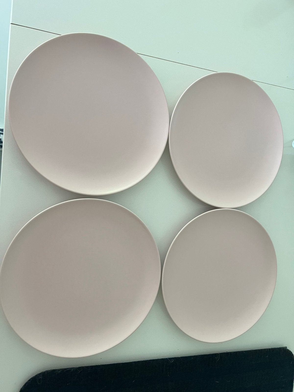 Ikea Serviesbord rond 26 cm lichtroze 4 stuks, Ophalen, Zo goed als nieuw, Overige stijlen, Bord(en)