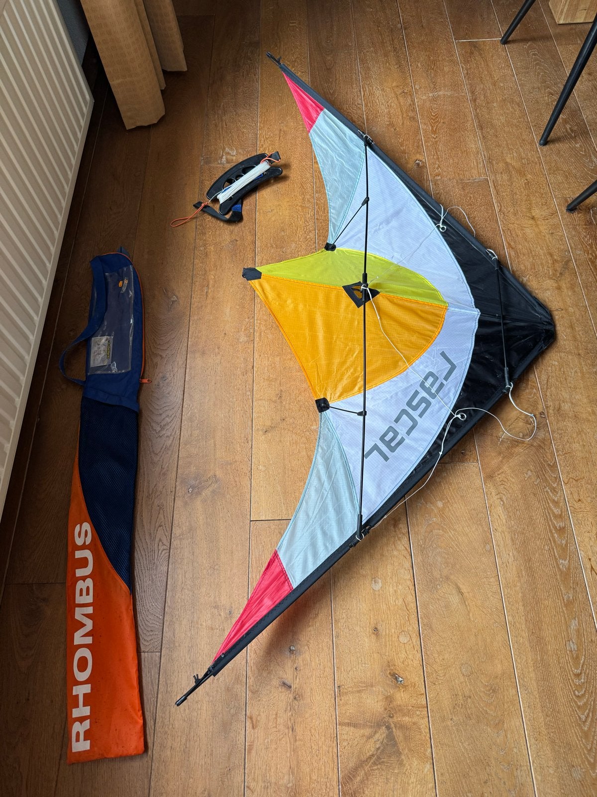 Rhombus Rascal Sport-Stunter Vlieger - Zo goed als nieuw, Ophalen of Verzenden, Zo goed als nieuw, Tweelijns, Vlieger