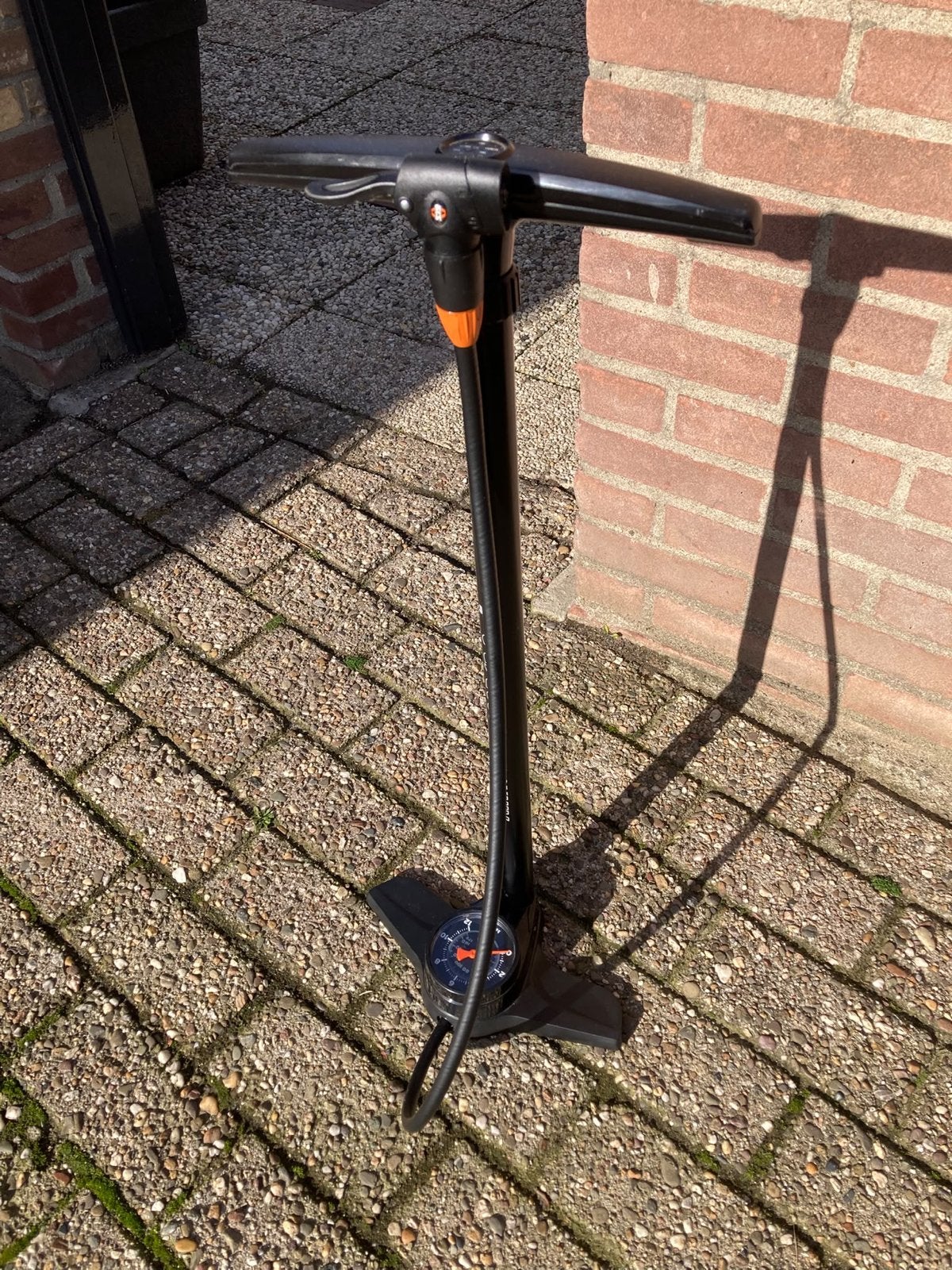 SKS Airkompressor 12.0 vloerpomp met drukmeter, Ophalen of Verzenden, Drukmeter, Zo goed als nieuw