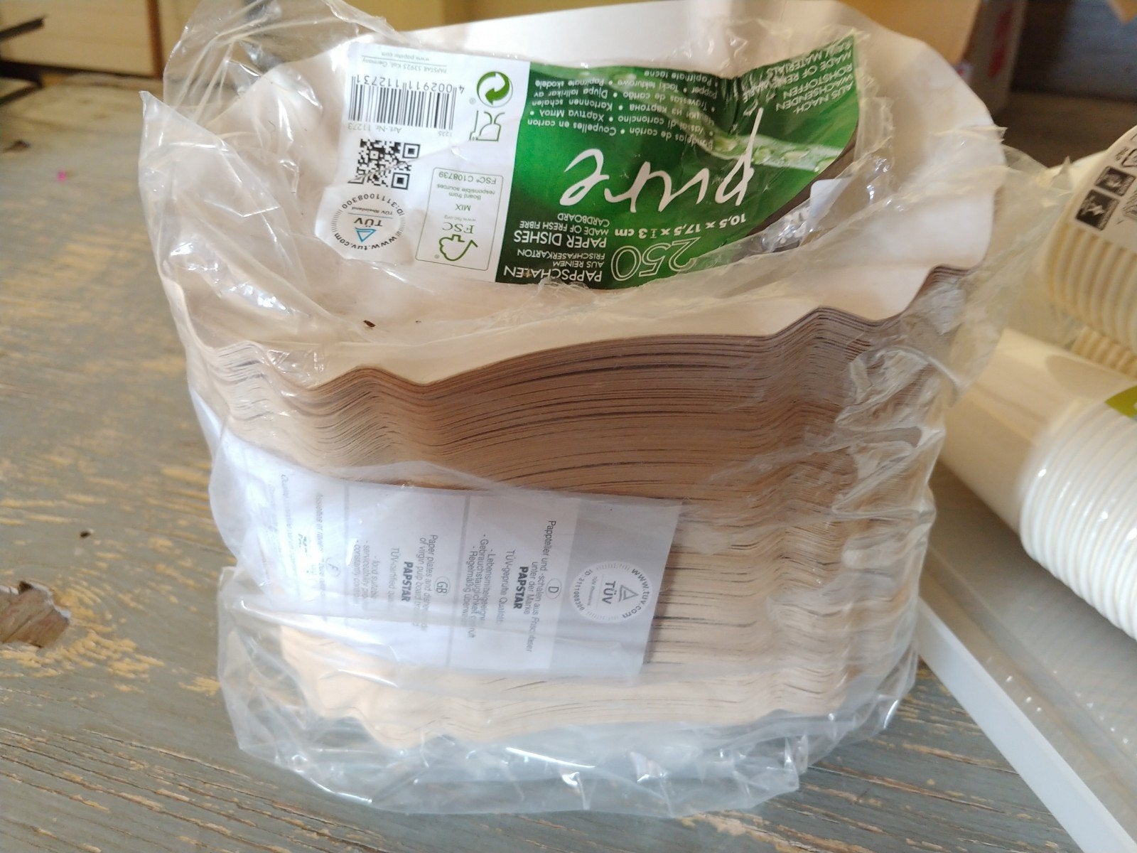 Poffertjesbordjes, plastic bestek, bekers soepkommen., Ophalen, Overige