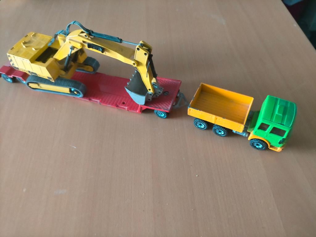 Siku oplegger met Menck kraan (2), Hobby en Vrije tijd, Ophalen of Verzenden, Zo goed als nieuw, Tractor of Landbouw