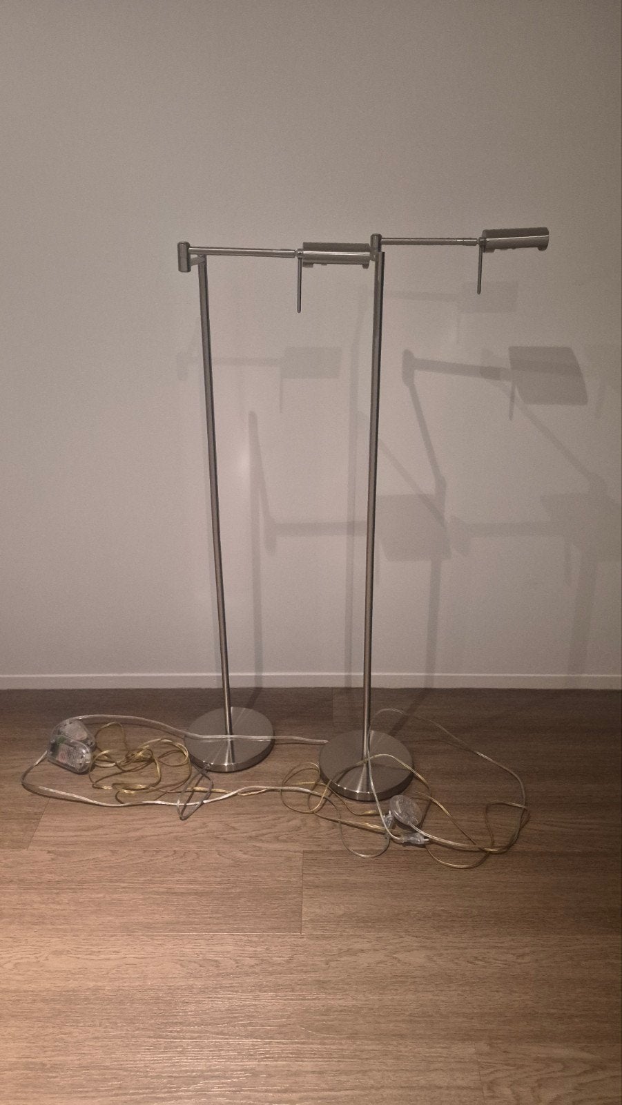 Twee rvs vloerlampen - modern, Ophalen, Gebruikt, 100 tot 150 cm, Metaal
