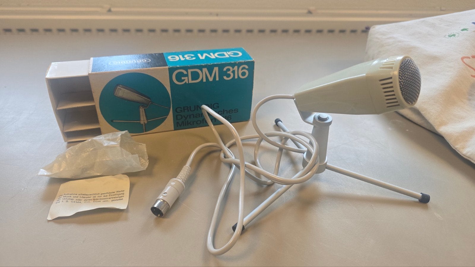 Vintage Grundig GDM 316 Dynamische Microfoon (Inclusief doos, Ophalen of Verzenden