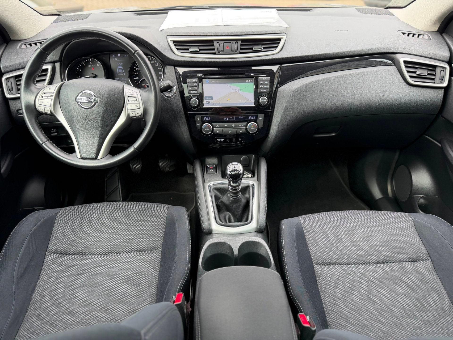 Nissan Qashqai / 1.2/ Premier Edition/ N.A.P/ Dealer onderho, Euro 5, Stof, Gebruikt, 4 cilinders