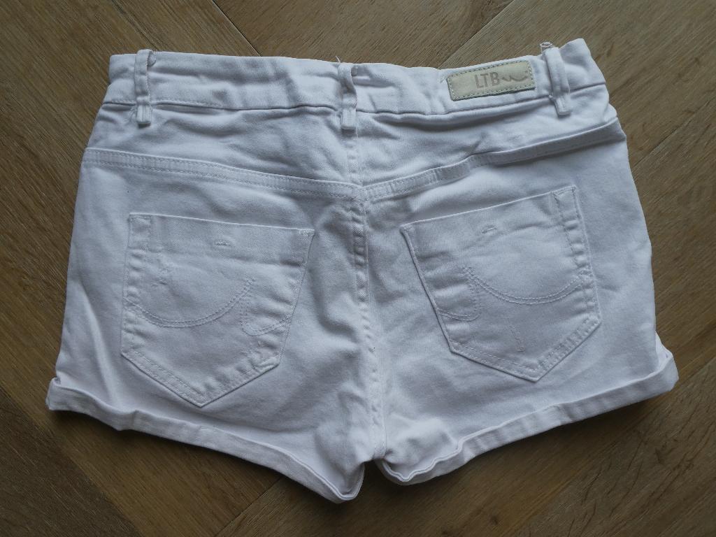 Witte LTB Judie Comfort Short maat S, Kleding | Dames, Spijkerbroeken en Jeans, Wit, Ophalen of Verzenden, Zo goed als nieuw, LTB