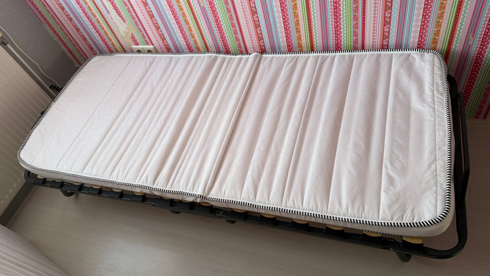 Logeerbed (inklapbaar), Ophalen, Zo goed als nieuw, Eenpersoons, 190 cm of minder