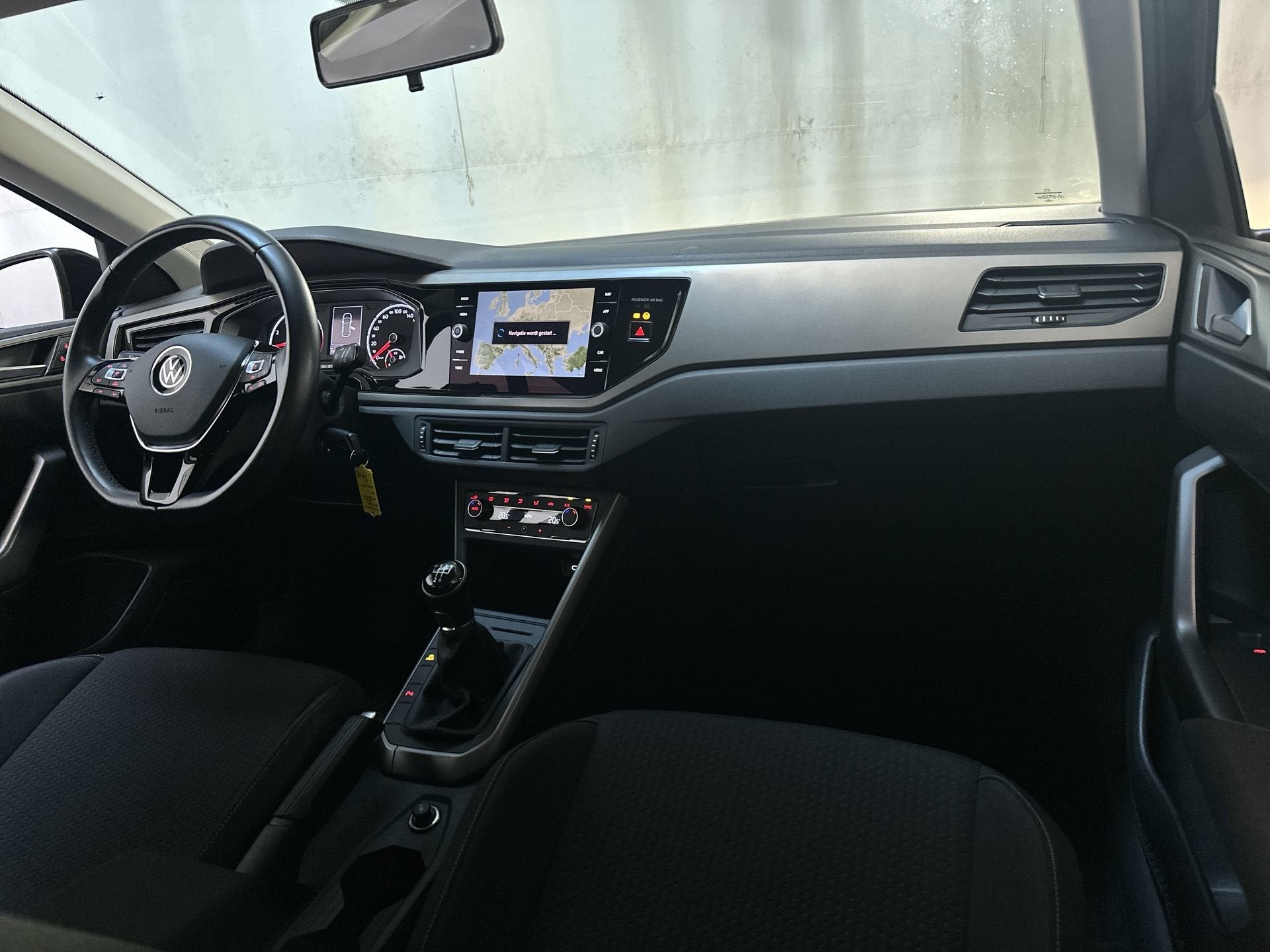 Volkswagen Polo 1.0 TSI Comfortline Business Camera Navigati, Auto's, Voorwielaandrijving, Dealer onderhouden, Gebruikt, Met garantie (alle)