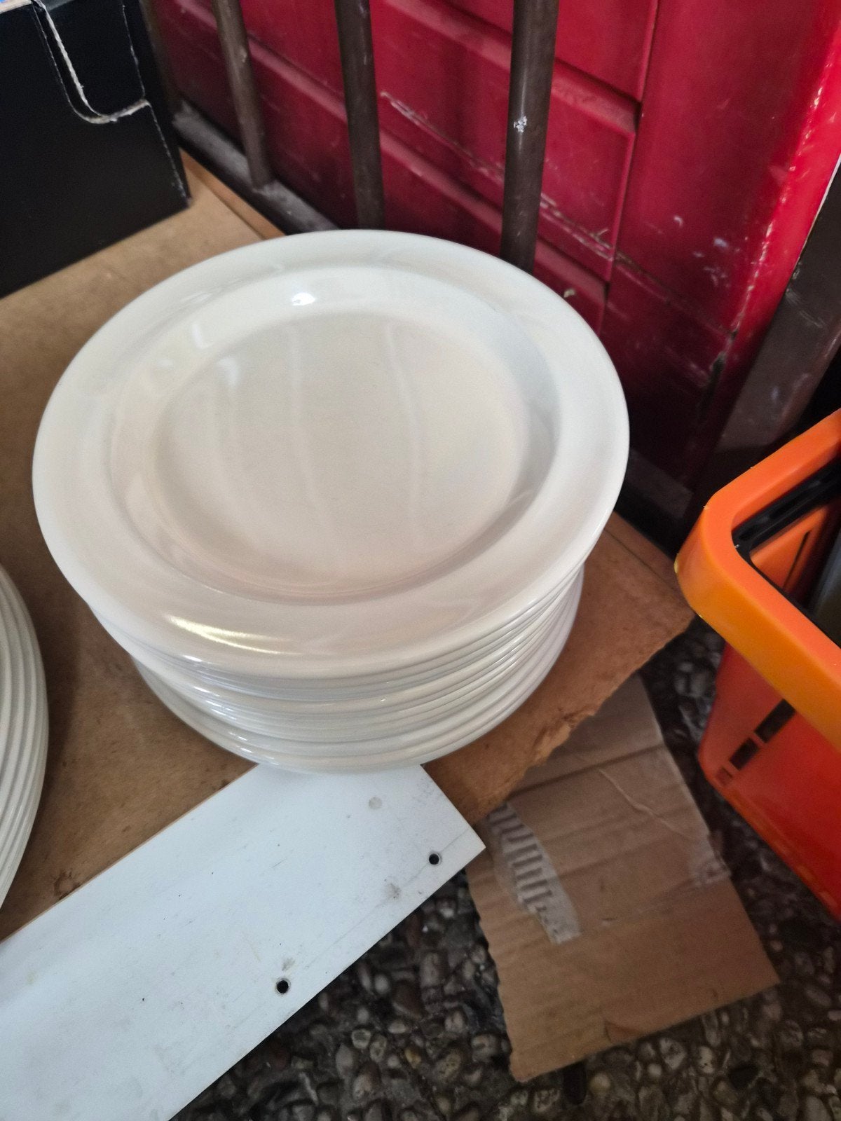 12 Emile Henry borden 21cm diameter, Gebruikt, Overige merken, Keramiek, Ophalen of Verzenden