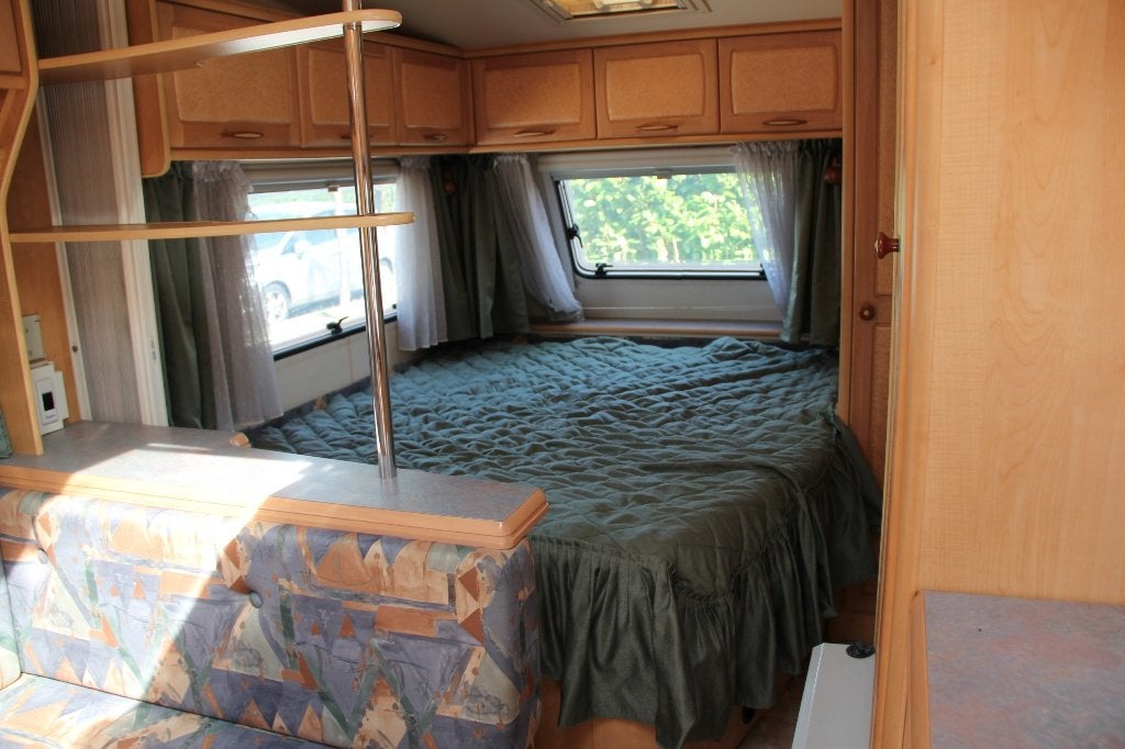 Foto 9 van caravan met stapelbed airco mover