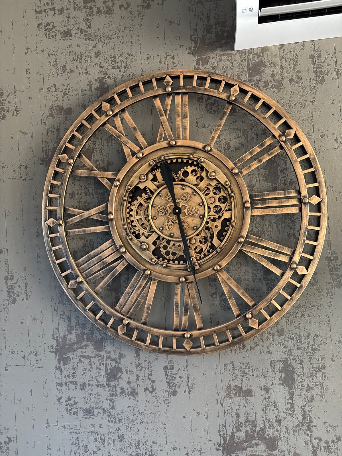 Grote gouden wandklok met zichtbaar uurwerk 90cm, Ophalen, Goud, Zichtbaar uurwerk, Analoog