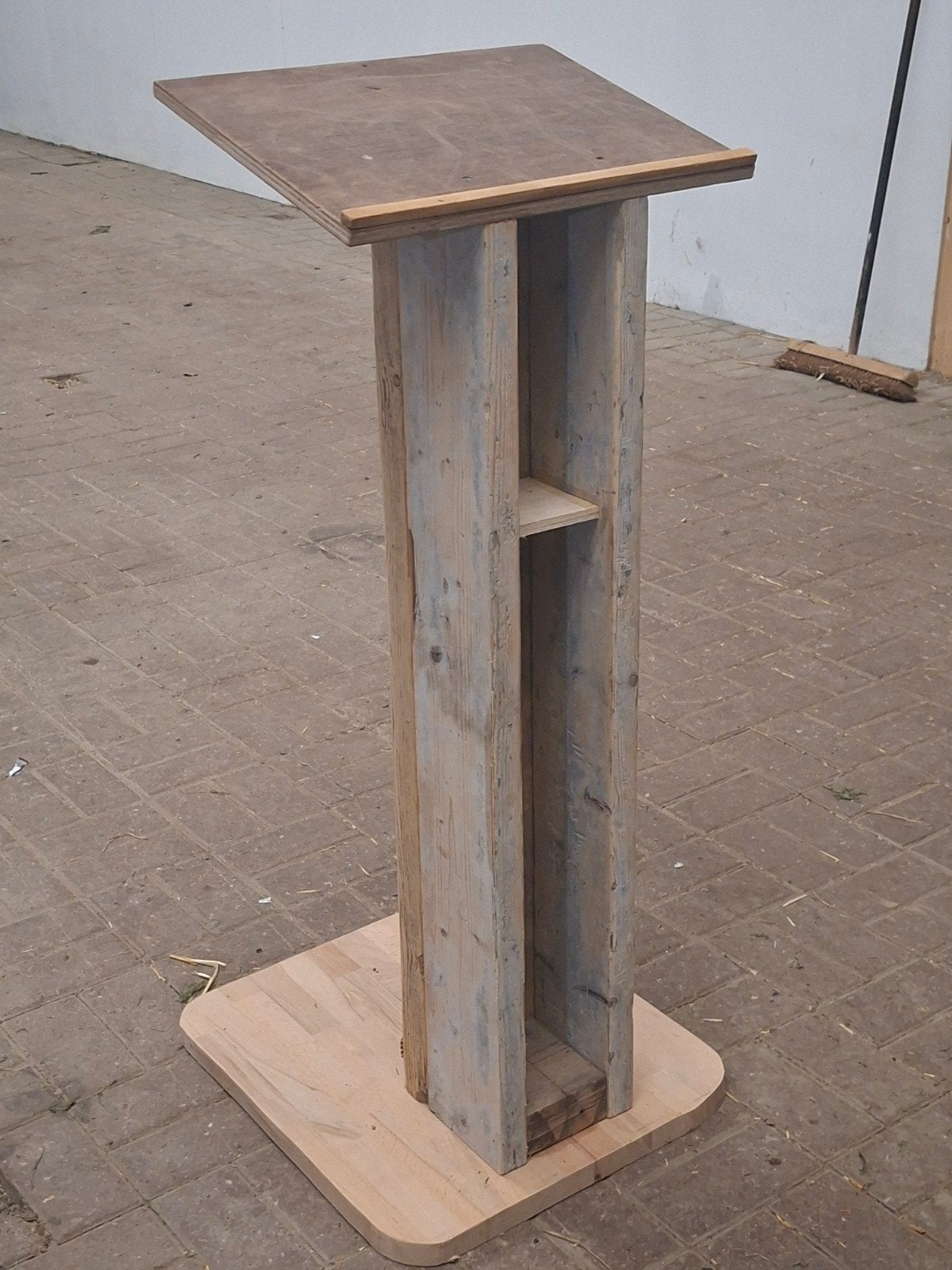 houten lessenaar/spreekgestoelte, Ophalen, Gebruikt
