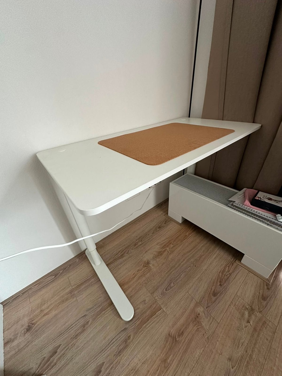 IKEA RELATERA Zit-sta bureau, handmatig verstelbaar, wit, Ophalen, Zit-sta bureau, Spaanplaat of MDF, In hoogte verstelbaar