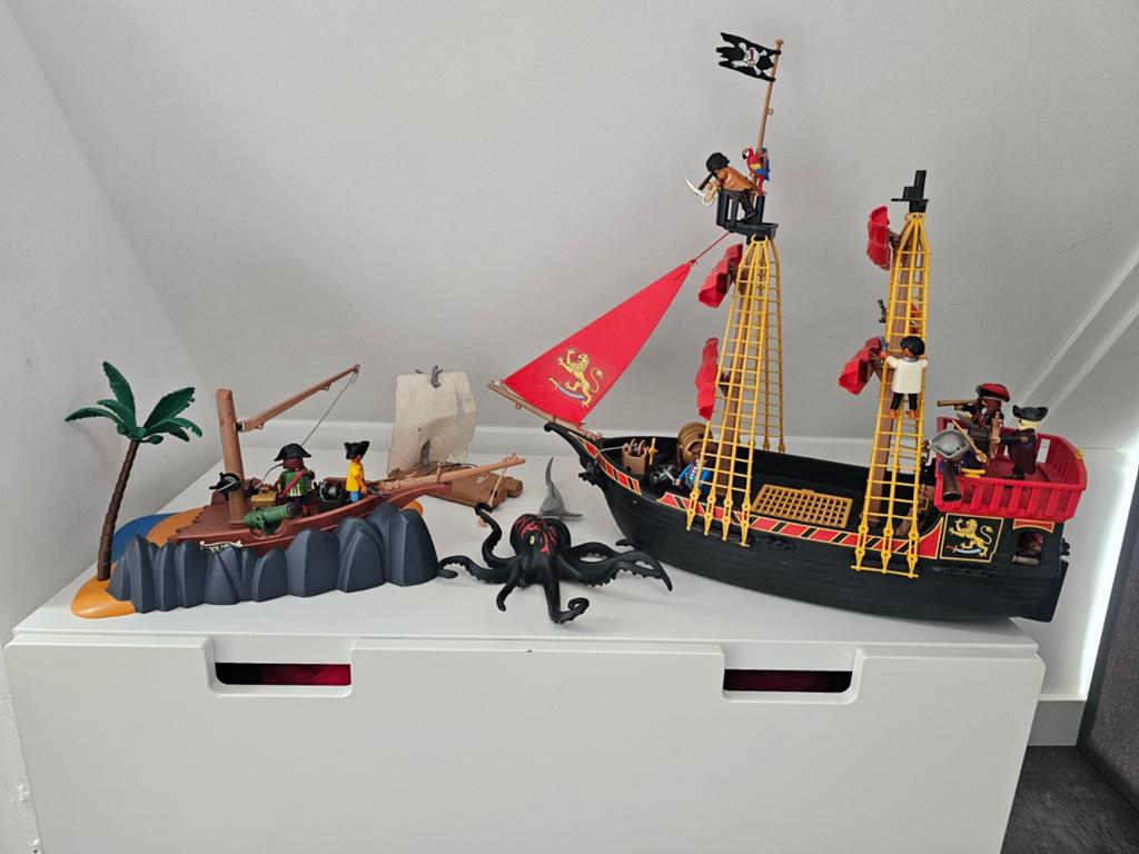 Playmobile piratenschip met eiland, vlot, haai en octopus., Ophalen of Verzenden
