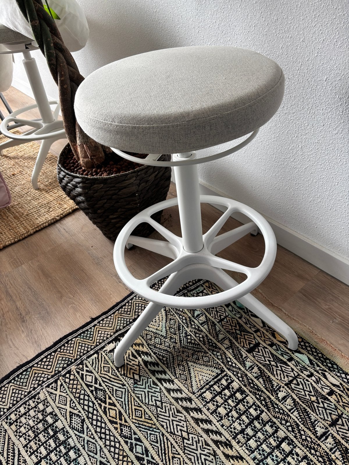 Verstelbare ergonomische kruk - ideaal voor thuiswerkplek, Ophalen, Wit, Zo goed als nieuw, Metaal