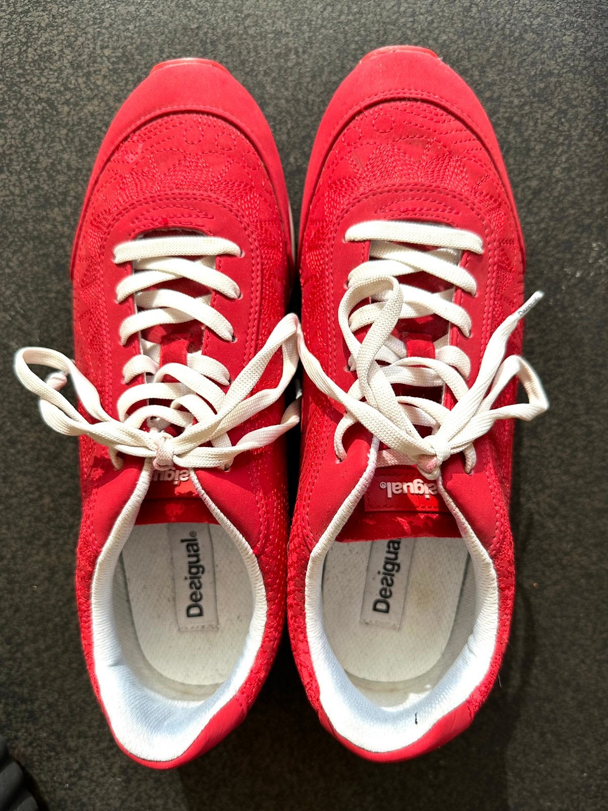 Rode sneakers - maat 40 - Desigual, Kleding | Dames, Verzenden, Sneakers of Gympen, Gedragen, Rood
