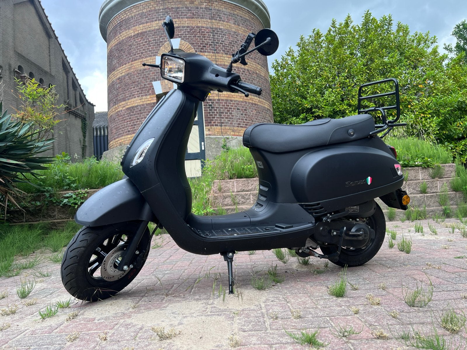 Nieuwe Senzo Scooter, Mat Zwart, 45+, met  €549,- voordeel!, Zo goed als nieuw, Benzine, Ophalen, Overige merken