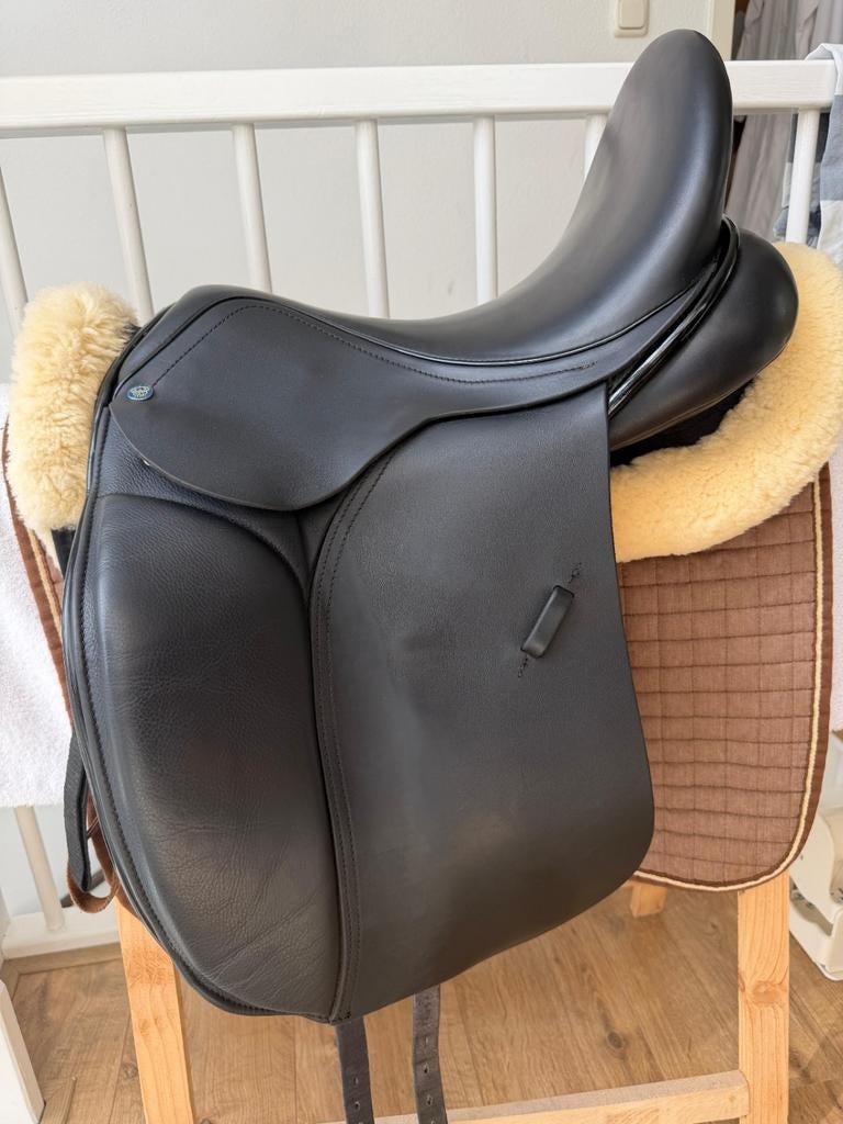 KM Worldriding Dressage Deluxe 17,5", Ophalen, Zo goed als nieuw, Dressuur