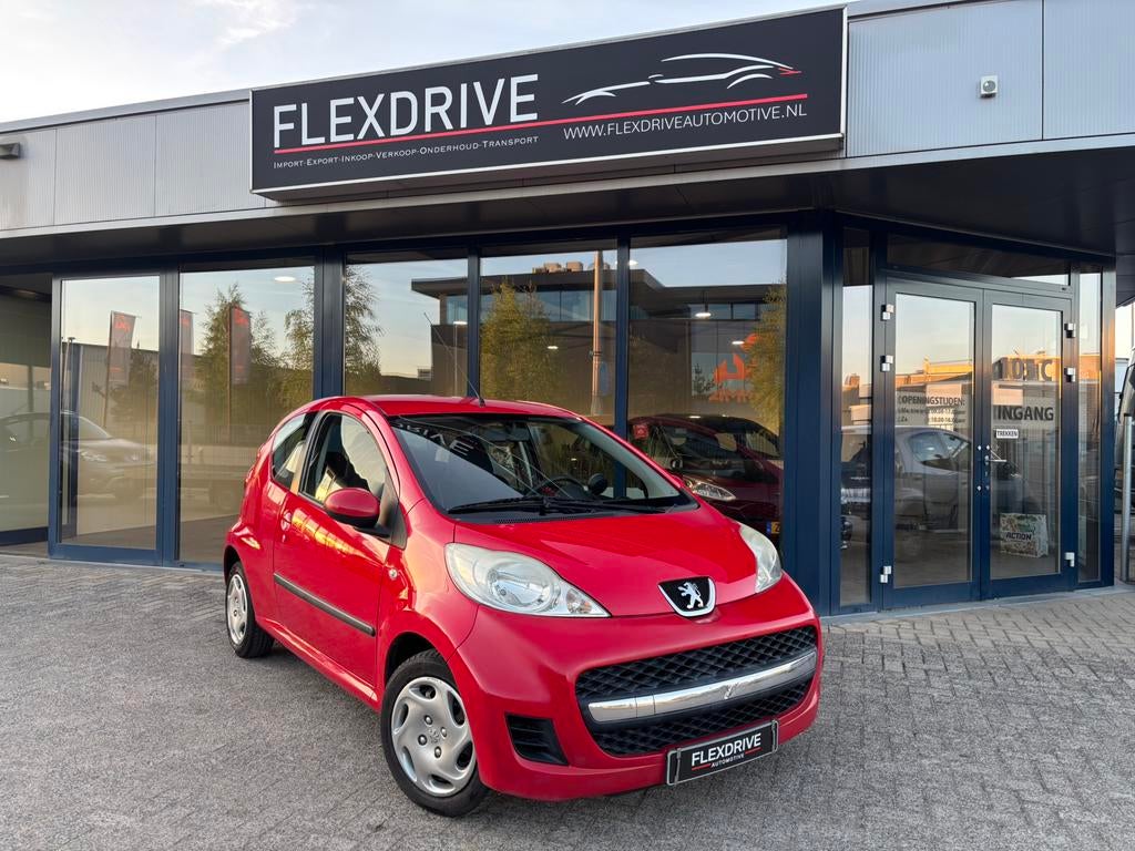 Peugeot 107 1.0 12V 3DR 2010 Rood, Auto's, Voorwielaandrijving, Stof, 4 stoelen, 68 pk