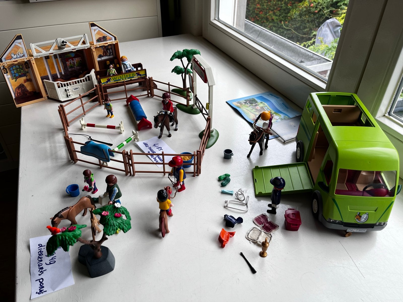 Playmobil paarden set met paardenstal, trailer en dressuur, Ophalen, Gebruikt, Jongen of Meisje