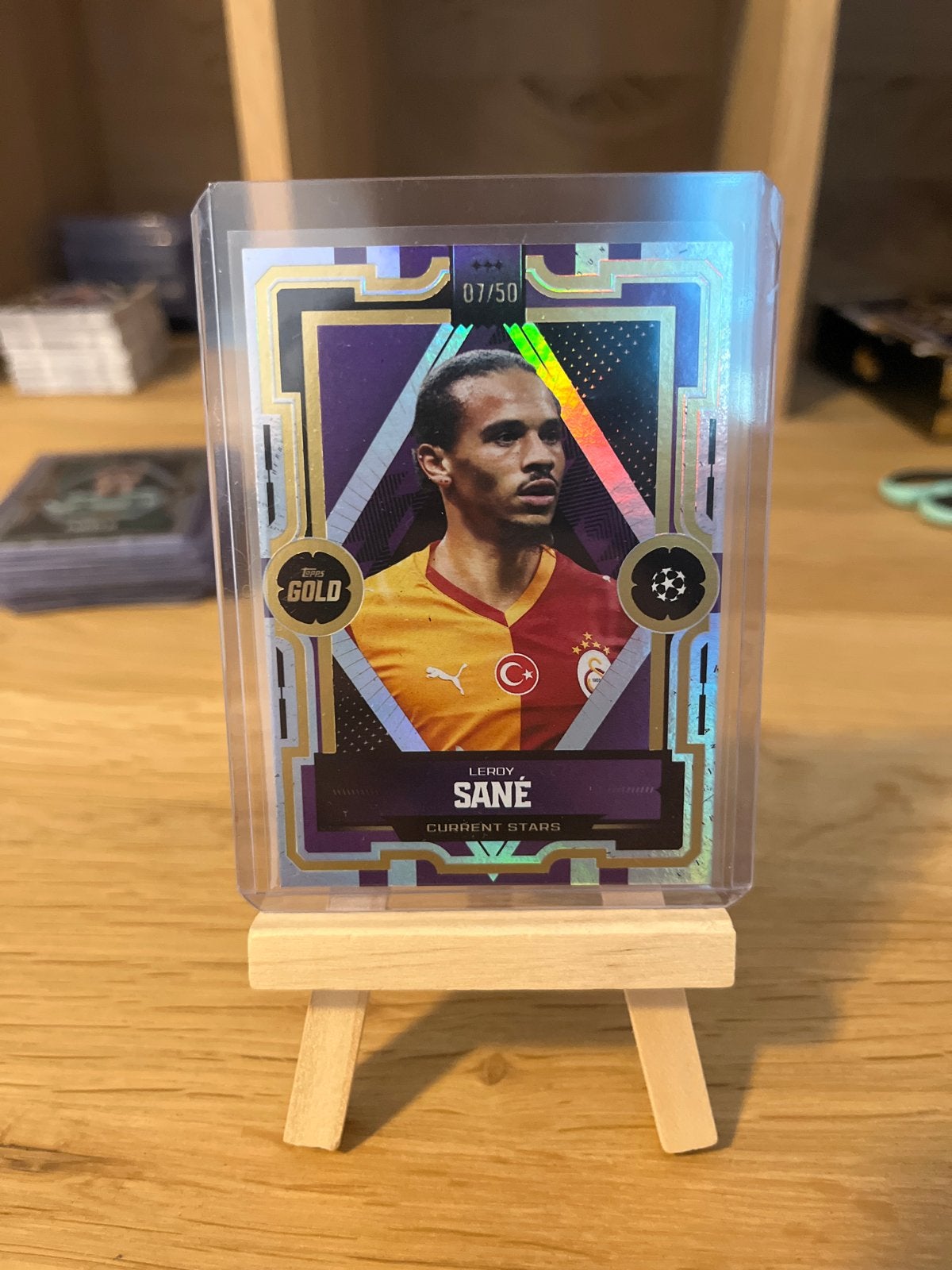 Leroy Sané parallel 07/50, topps gold ucc 25/26, Ophalen of Verzenden, Zo goed als nieuw, Buitenlandse clubs, Spelerskaart