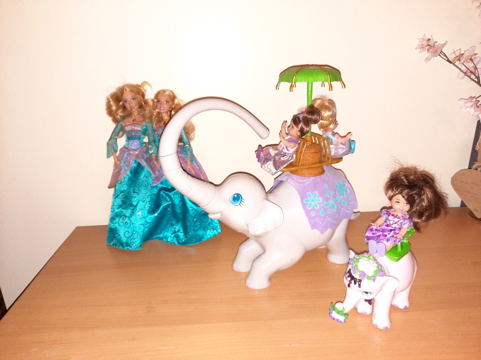 barbie the island princess pop Rosella en Tika de olifant, Ophalen of Verzenden, Barbie