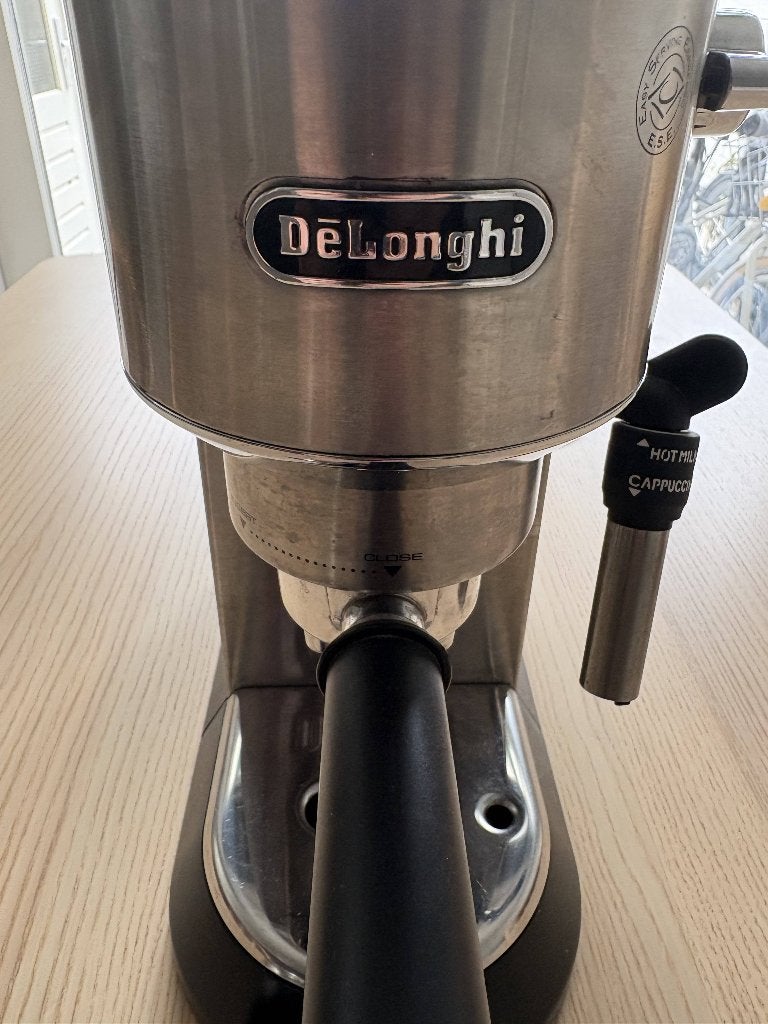 De'Longhi Coffee Machine + Russell Hobbs Toaster €40!, Ophalen, Gebruikt, Koffiemachine, Gemalen koffie