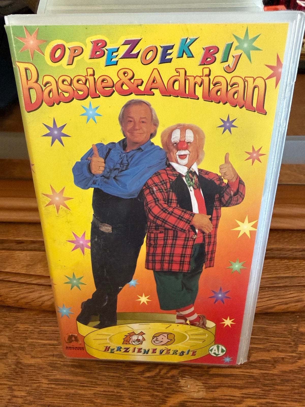 Bassie & Adriaan: Op Bezoek Bij (VHS), Boxset, Alle leeftijden, Kinderfilm, Zo goed als nieuw