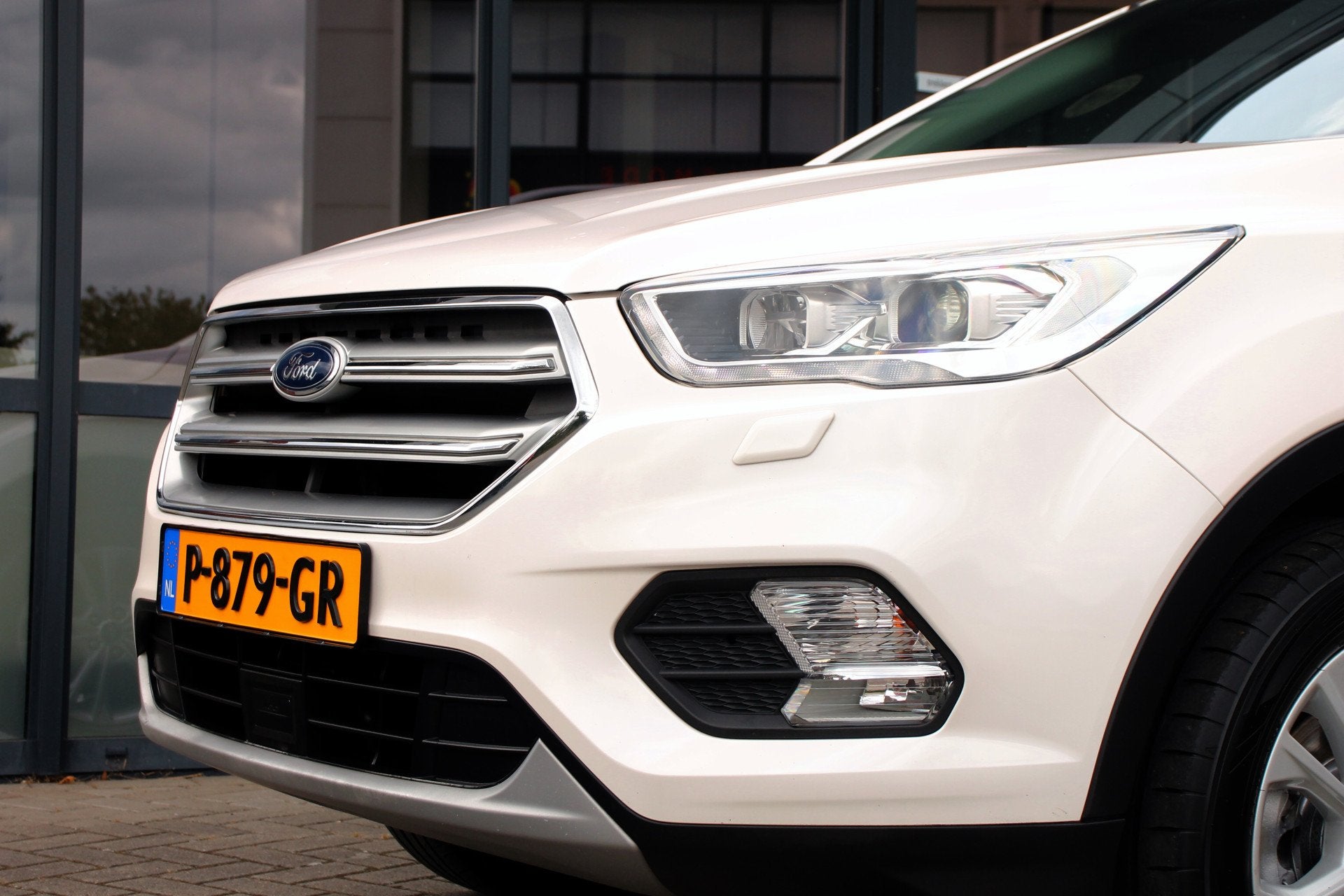 Ford Kuga 1.5 Ecoboost automaat Titanium  Half Leer  C, Auto's, Ford, 4 cilinders, Wit, 11 km/l, Bedrijf