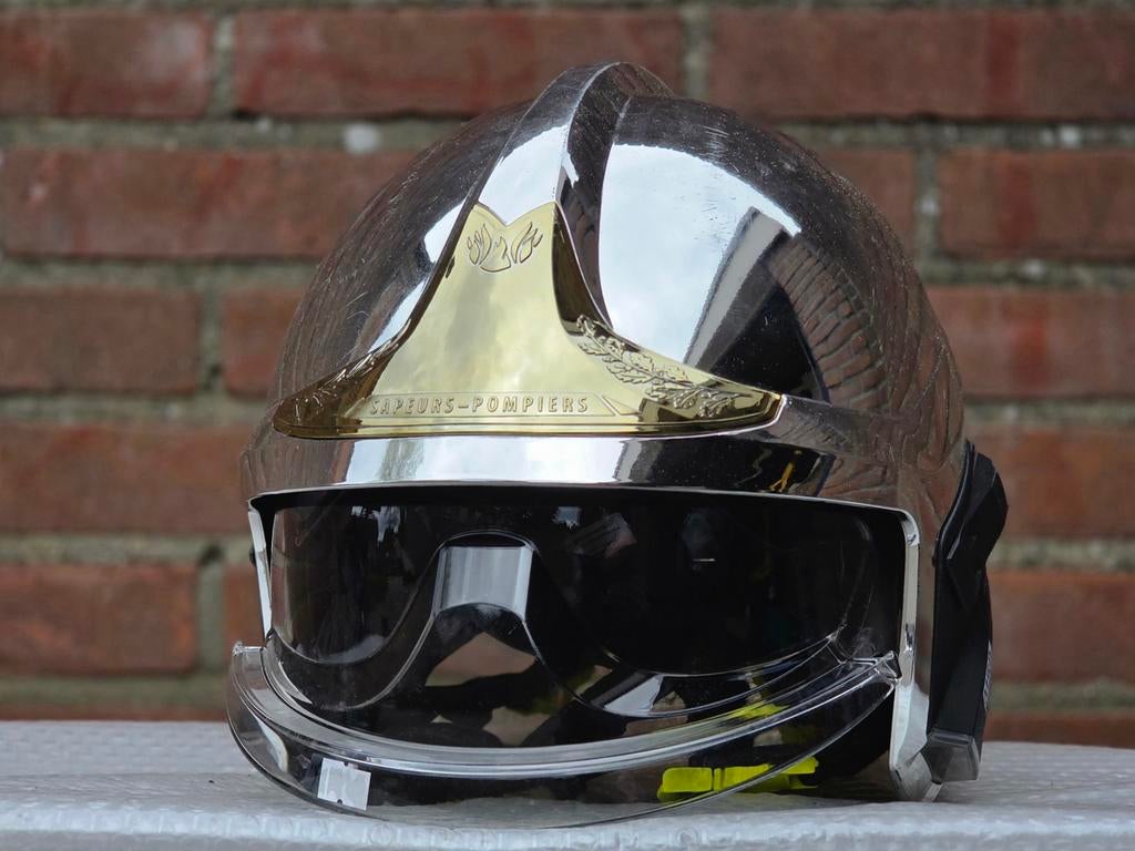 Brandweerhelm brandweer MSA F1xF M Frankrijk Sapeurs pompier, Ophalen of Verzenden, Landmacht, Nederland, Embleem of Badge