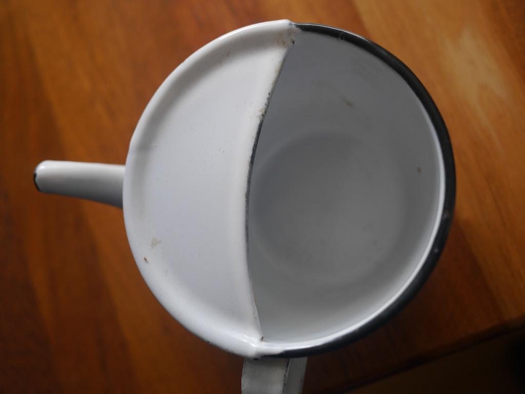 wit/blauw emaille zieken drinkbeker  1940, Antiek en Kunst, Antiek | Emaille, Ophalen of Verzenden