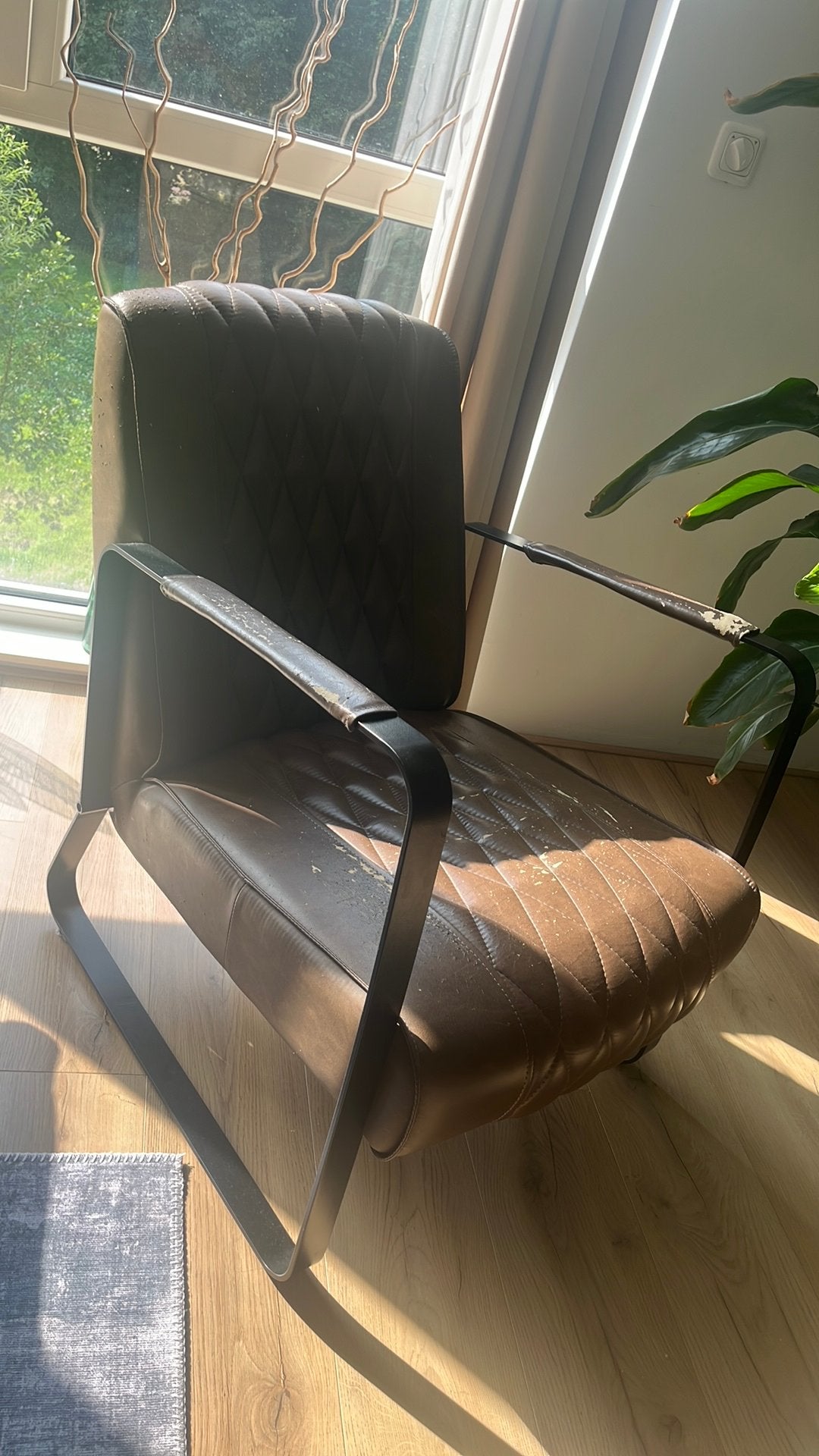 Fauteuil met beschadigd leer GRATIS, Ophalen of Verzenden, Zo goed als nieuw, 50 tot 75 cm, Leer