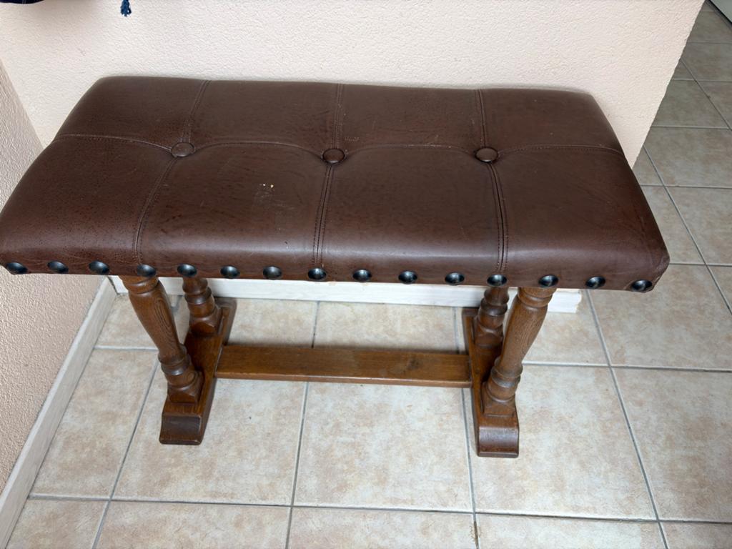Vintage bruine leren bankje/voetenbankje, Huis en Inrichting, Stoelen, Ophalen, Gebruikt, Bruin, Leer