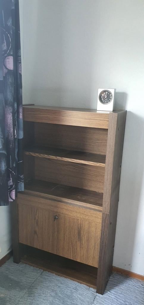 Kleine Boekenkast met Donkere Houtprint - Gratis Af te Halen, Huis en Inrichting, Ophalen, Kunststof, 100 tot 150 cm, Modern, warm, stijlvol