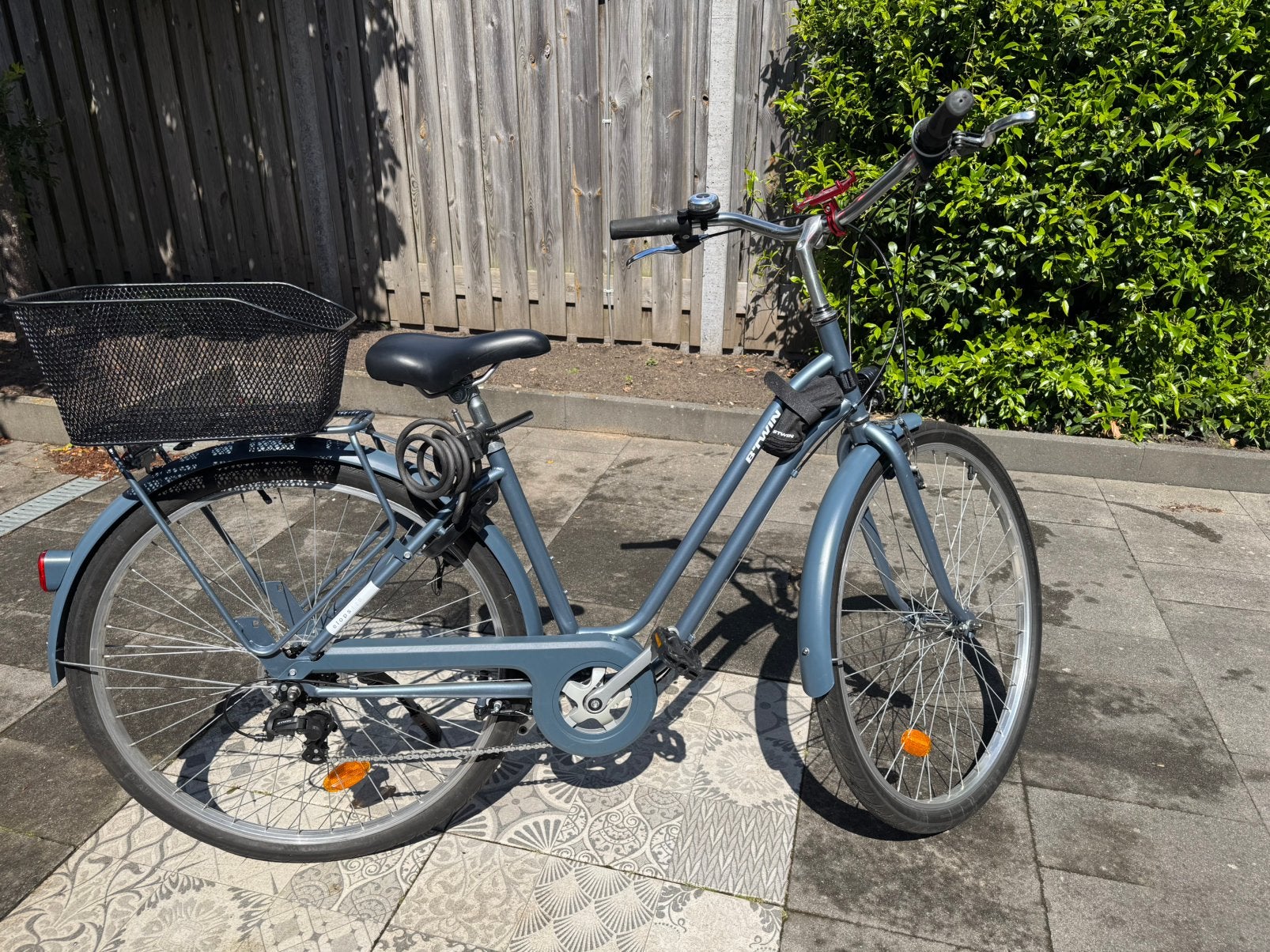 B-Twin Elops 120 Stadsfiets with basket - as good as new, Ophalen, Zo goed als nieuw, Velgrem
