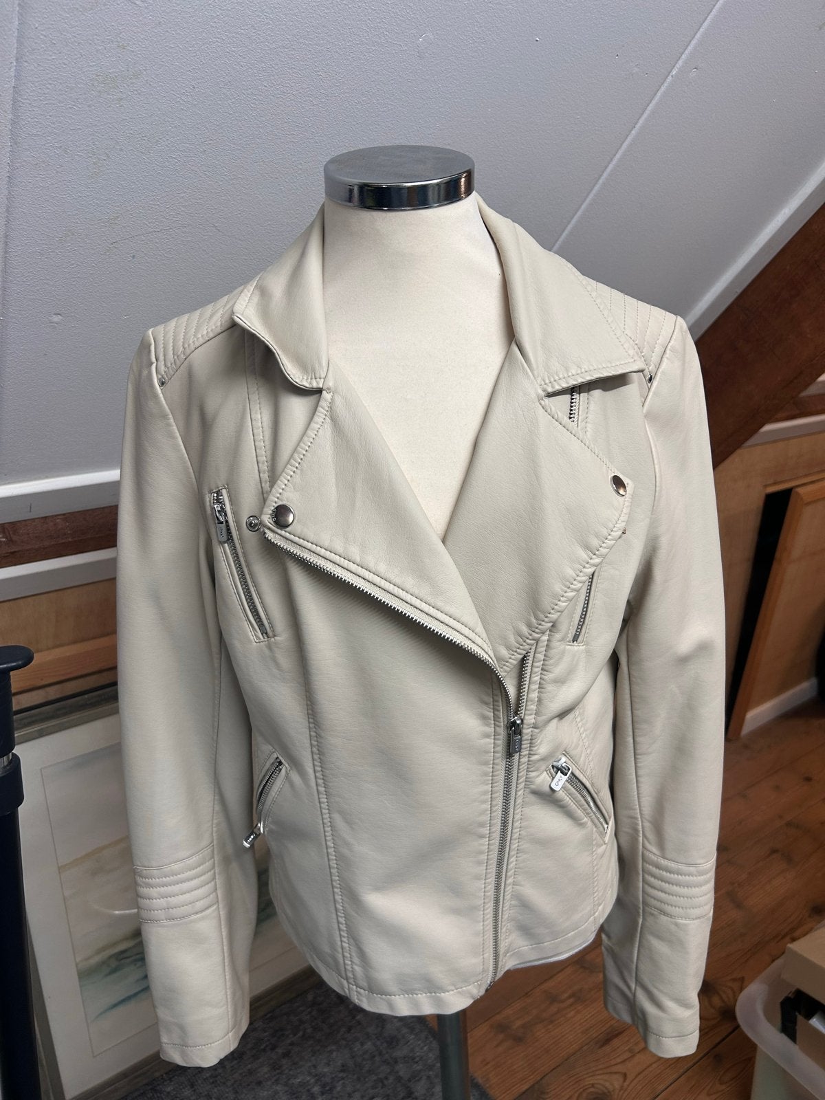ONLY Crèmekleurig Imitatie Leren Bikerjack Maat 36 (S), Ophalen, Zo goed als nieuw, Maat 36 (S), Beige