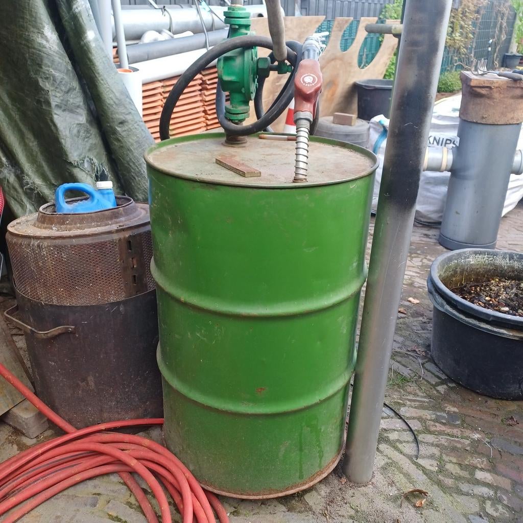 Vat met hydraulische pomp, Ophalen