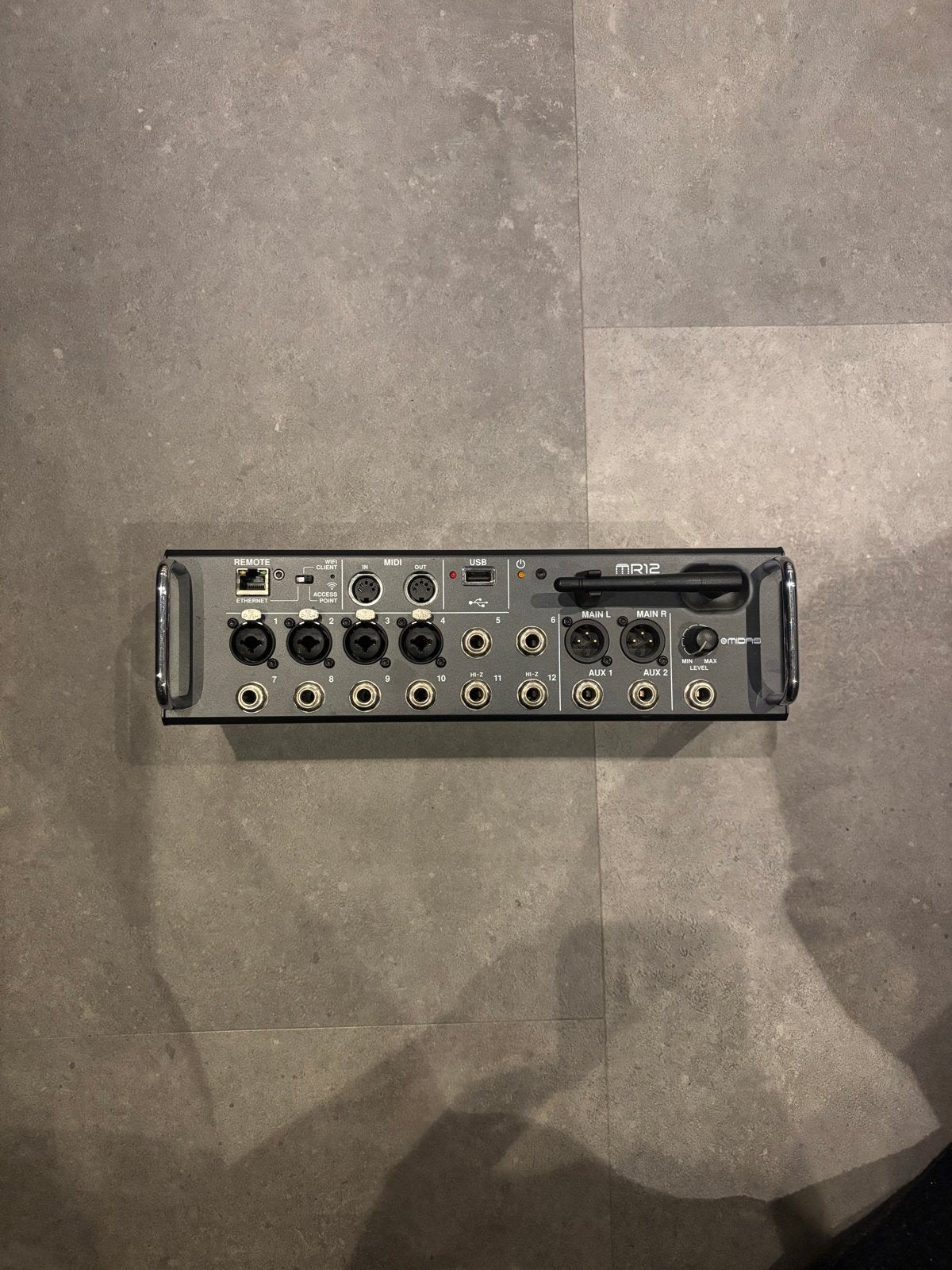 Midas MR12 digitale mixer met 19 inch rackbeugels, Ophalen, Zo goed als nieuw, 10 tot 20 kanalen, Microfooningang