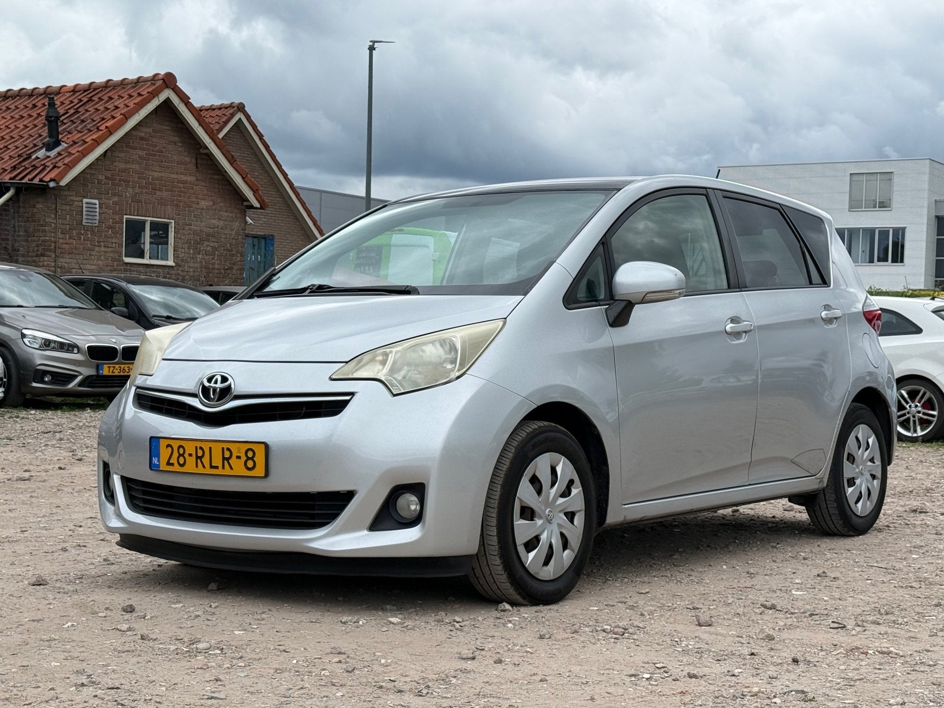 Toyota Verso-S 1.3 VVT-i Aspiration/PANO/NAVI, Auto's, Voorwielaandrijving, Euro 5, Gebruikt, 4 cilinders