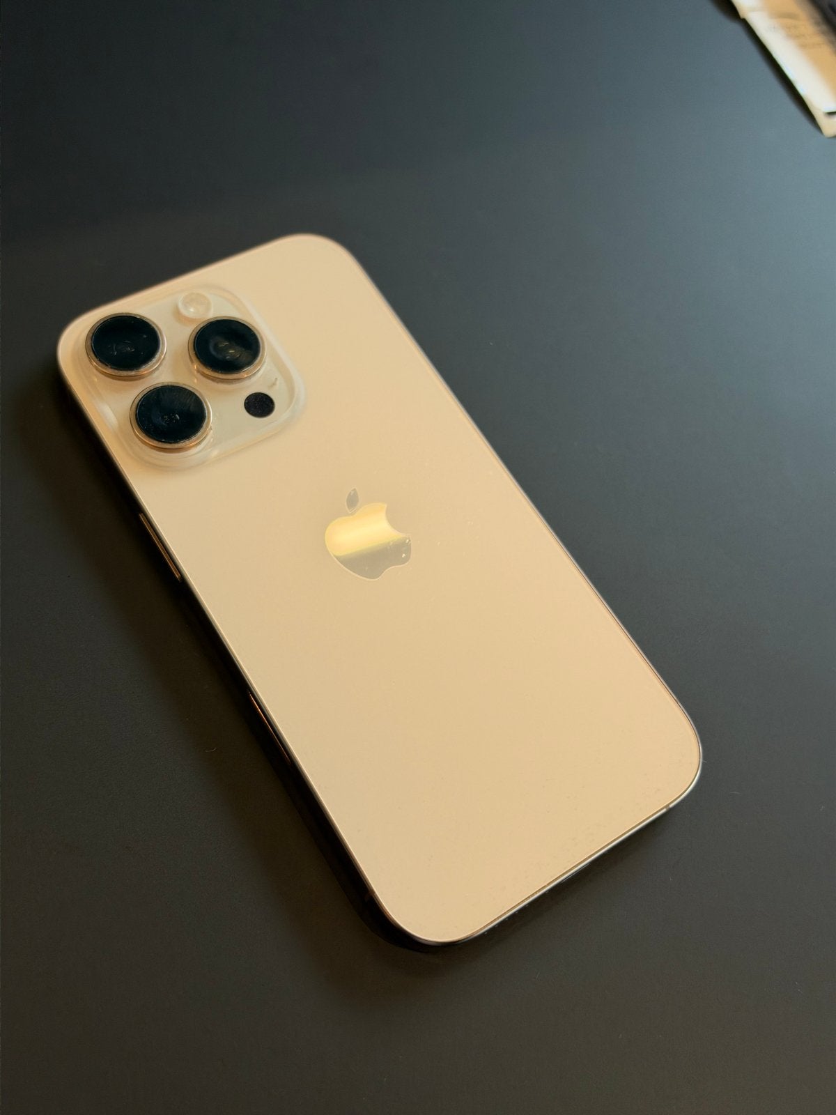 iPhone 16 Pro 128 GB Dessert Titanium, Telecommunicatie, IPhone 16 Pro, 128 GB, Ophalen of Verzenden, 82 %