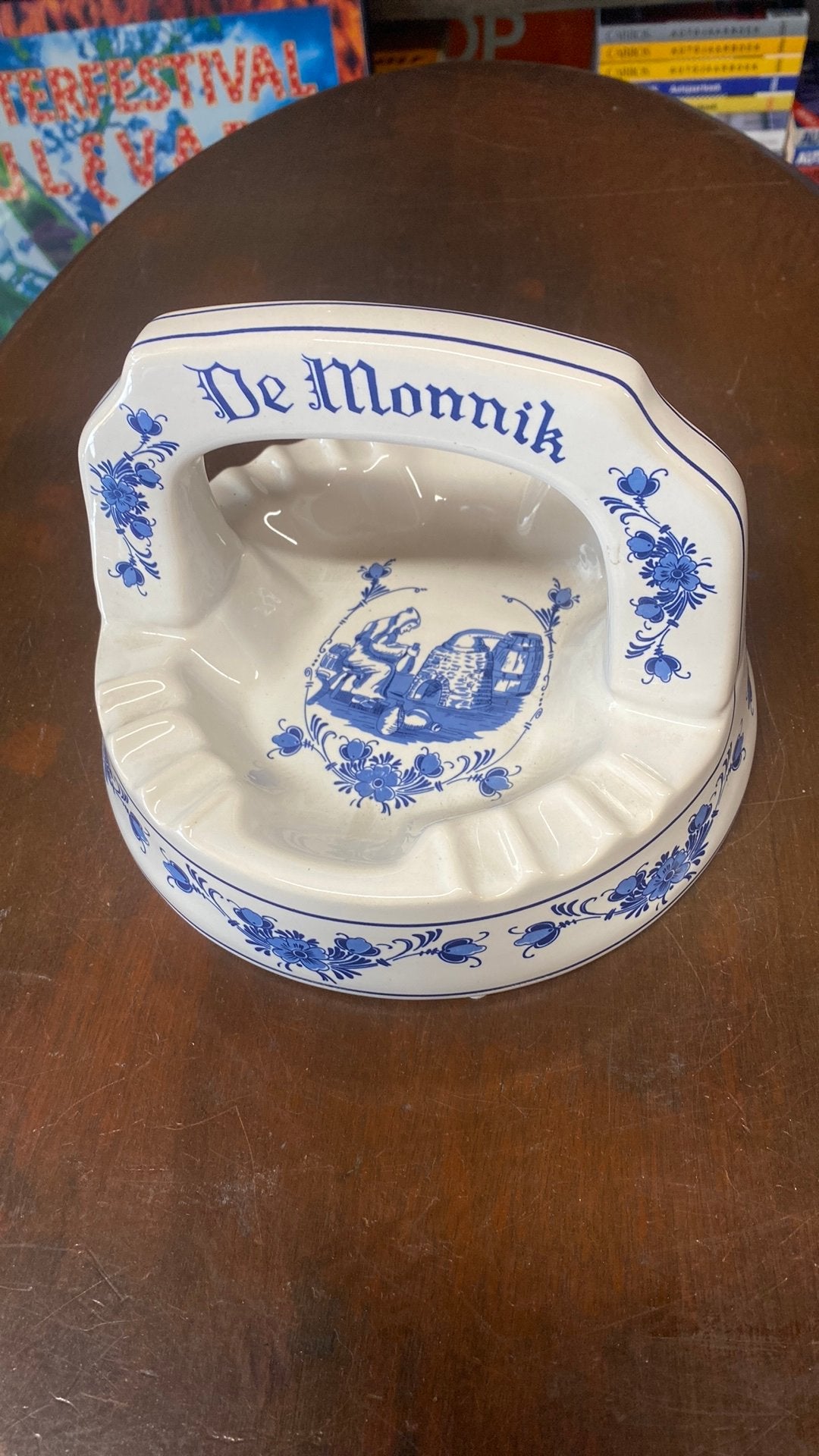 Stamtafel asbak porselein, Ophalen, Zo goed als nieuw, Asbak