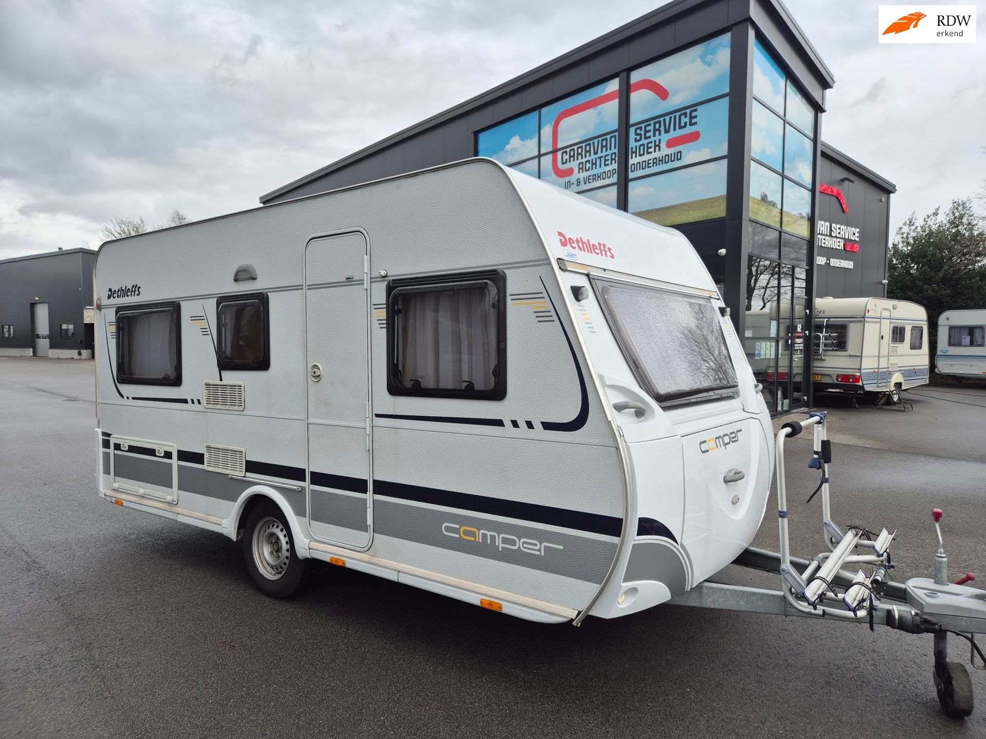 Dethleffs 430 DB Vast bed, mover, Voortent met aanbouw Bovag, Caravans en Kamperen, Omvormer of Lader, Rondzit, Dethleffs, Bedrijf