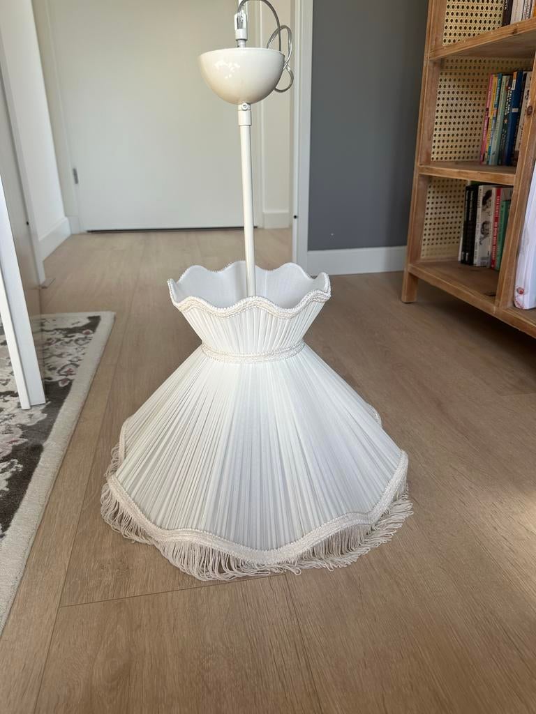 Handgemaakte Lampenkap - Wit met Franjes, Huis en Inrichting, Lampen | Lampenkappen, Ophalen, 25 tot 50 cm, Wit, Zo goed als nieuw